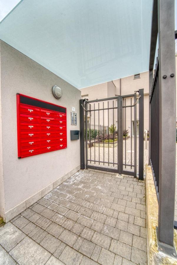 Caseospitali - Casa Azzurra, Incantevole Bilocale Con Giardino Cernusco Sul Naviglio Bagian luar foto