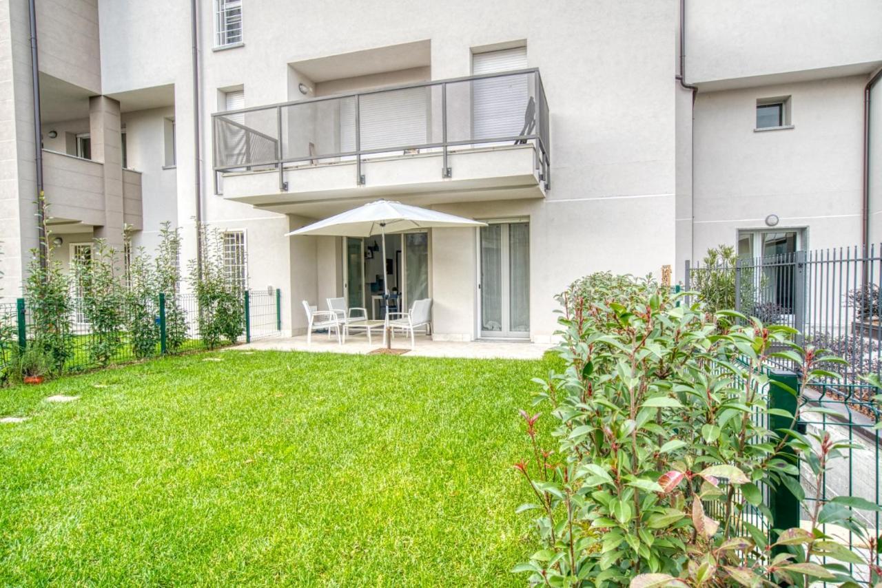 Caseospitali - Casa Azzurra, Incantevole Bilocale Con Giardino Cernusco Sul Naviglio Bagian luar foto